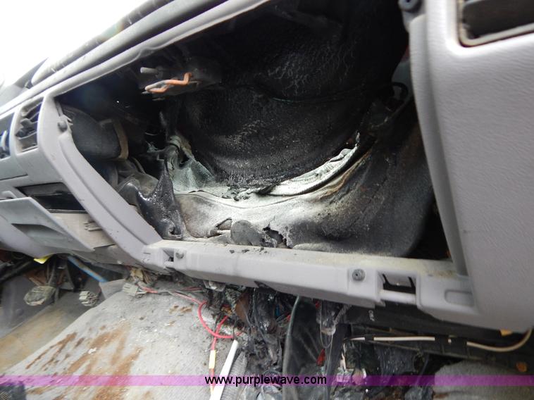 image for item G3116 1997 Ford F450 Super Duty wrecker truck