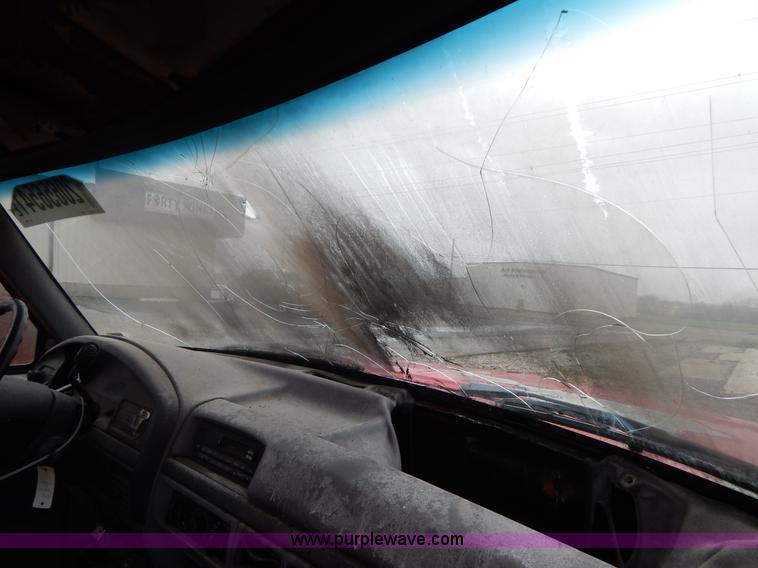 image for item G3116 1997 Ford F450 Super Duty wrecker truck