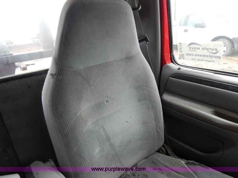 image for item G3116 1997 Ford F450 Super Duty wrecker truck