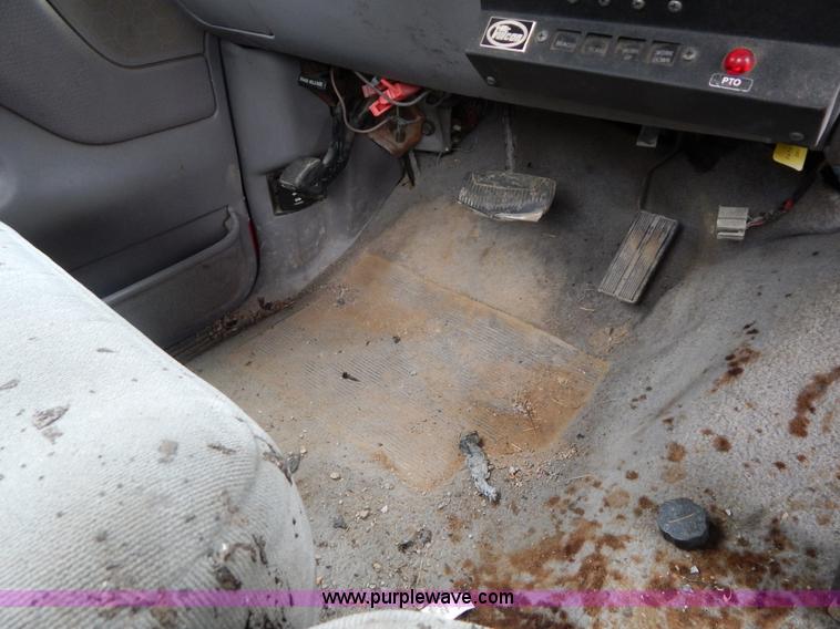 image for item G3116 1997 Ford F450 Super Duty wrecker truck