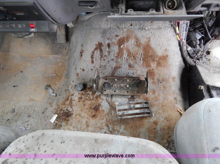 image for item G3116 1997 Ford F450 Super Duty wrecker truck