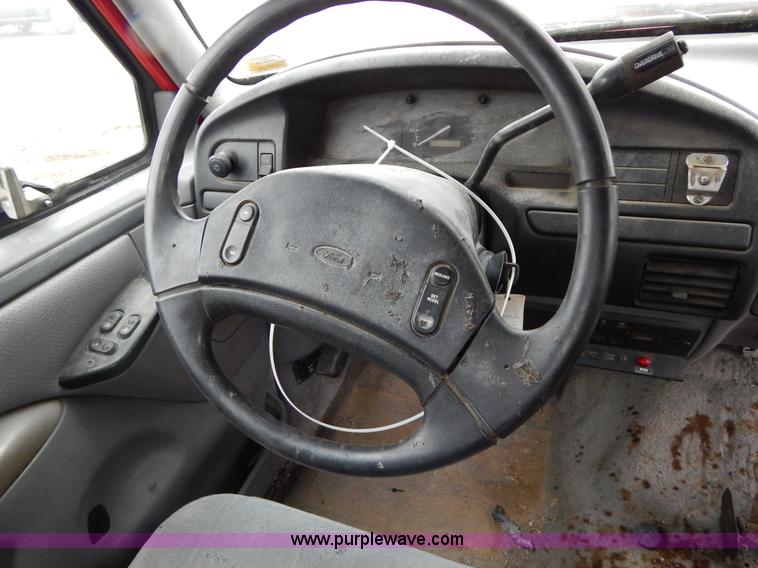 image for item G3116 1997 Ford F450 Super Duty wrecker truck