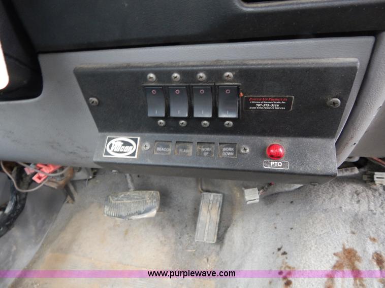 image for item G3116 1997 Ford F450 Super Duty wrecker truck