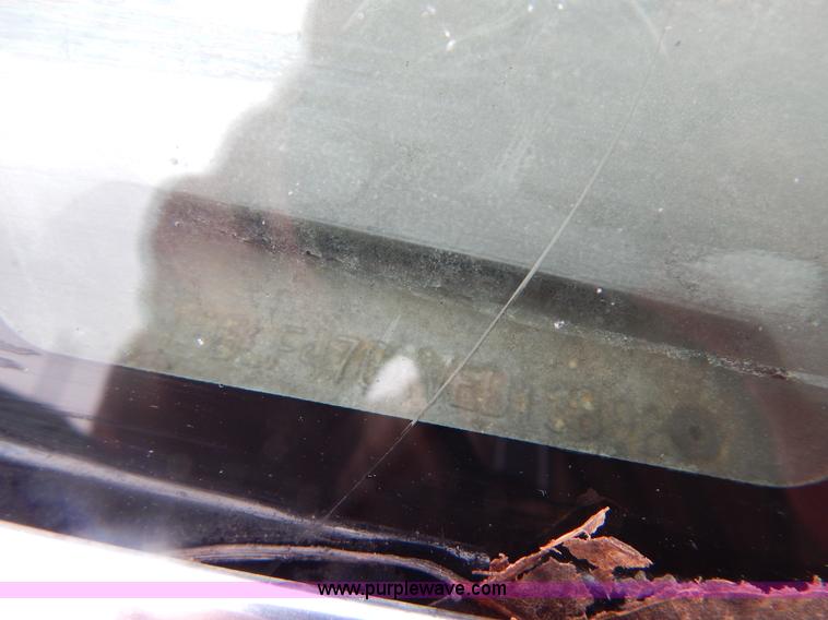 image for item G3116 1997 Ford F450 Super Duty wrecker truck