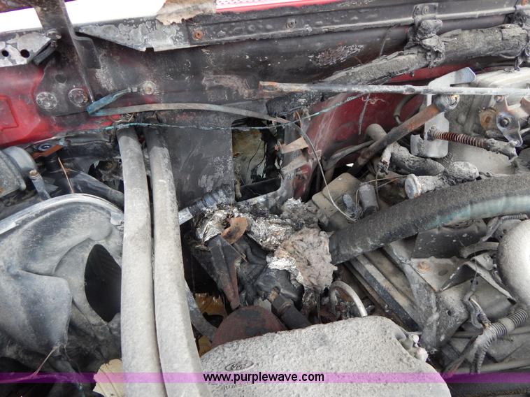 image for item G3116 1997 Ford F450 Super Duty wrecker truck