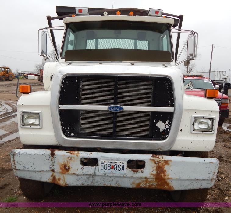 image for item G3117 1988 Ford L8000 roll off truck