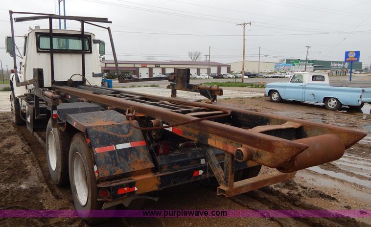 image for item G3117 1988 Ford L8000 roll off truck