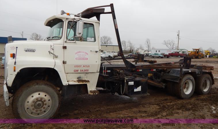 image for item G3117 1988 Ford L8000 roll off truck
