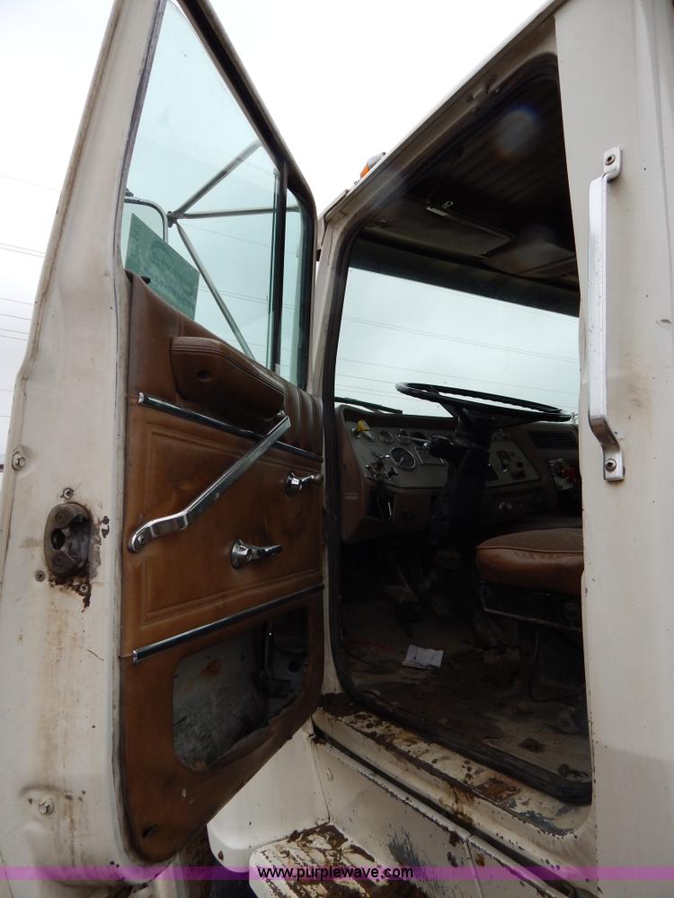 image for item G3117 1988 Ford L8000 roll off truck