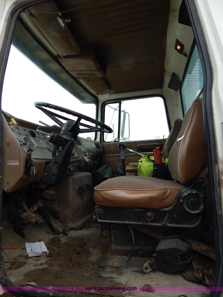 image for item G3117 1988 Ford L8000 roll off truck