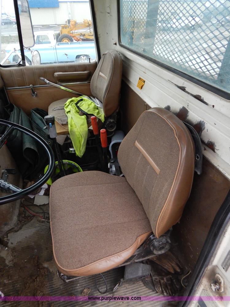 image for item G3117 1988 Ford L8000 roll off truck