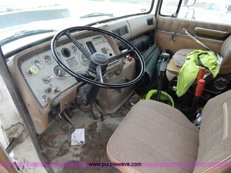 image for item G3117 1988 Ford L8000 roll off truck