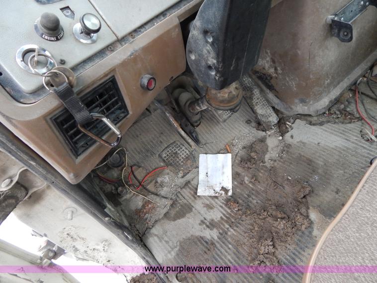 image for item G3117 1988 Ford L8000 roll off truck