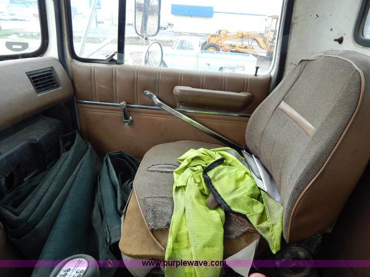 image for item G3117 1988 Ford L8000 roll off truck