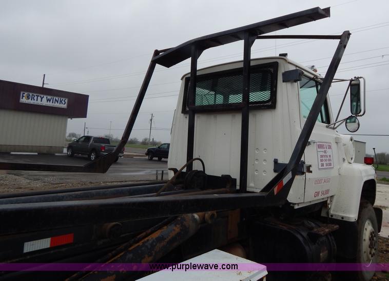 image for item G3117 1988 Ford L8000 roll off truck