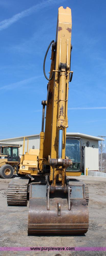 image for item G5426 2004 John Deere 330C LC excavator