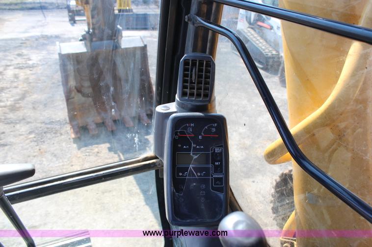 image for item G5426 2004 John Deere 330C LC excavator