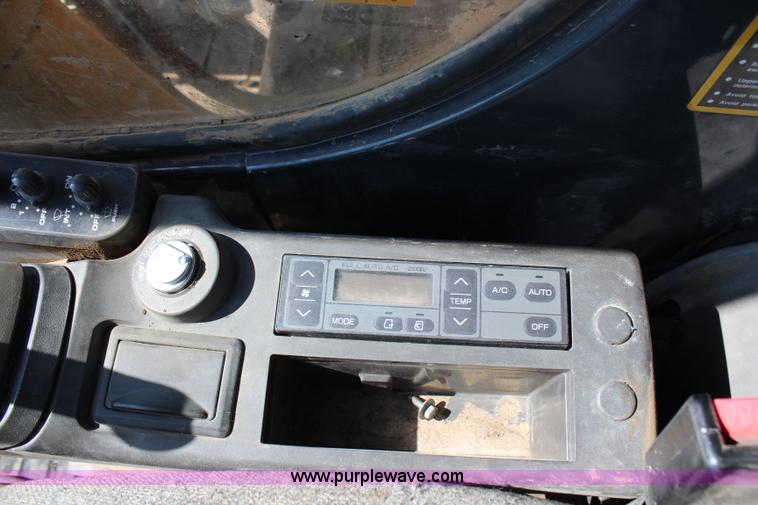 image for item G5426 2004 John Deere 330C LC excavator