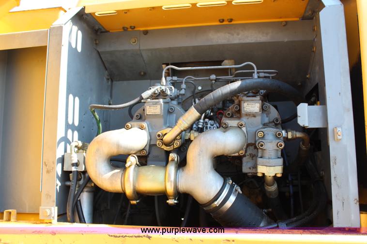 image for item G5426 2004 John Deere 330C LC excavator