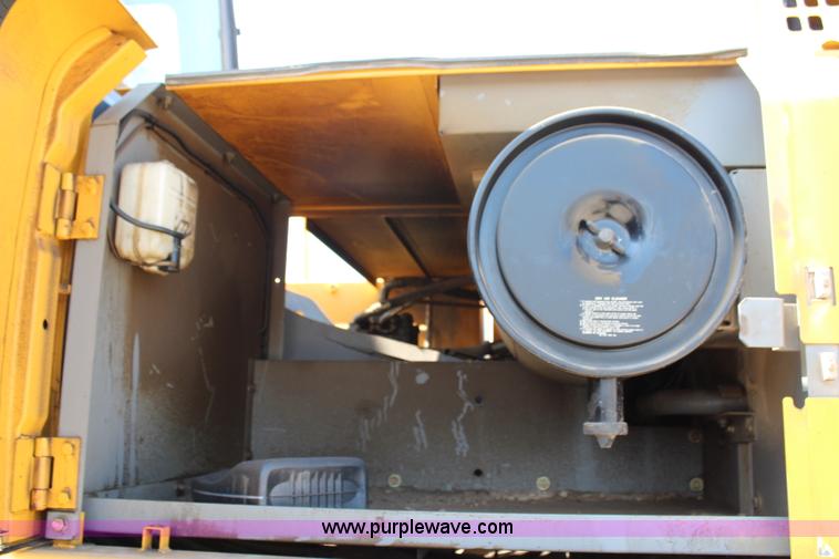 image for item G5426 2004 John Deere 330C LC excavator