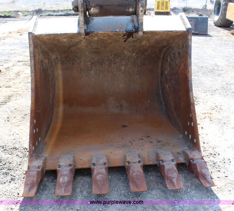 image for item G5426 2004 John Deere 330C LC excavator