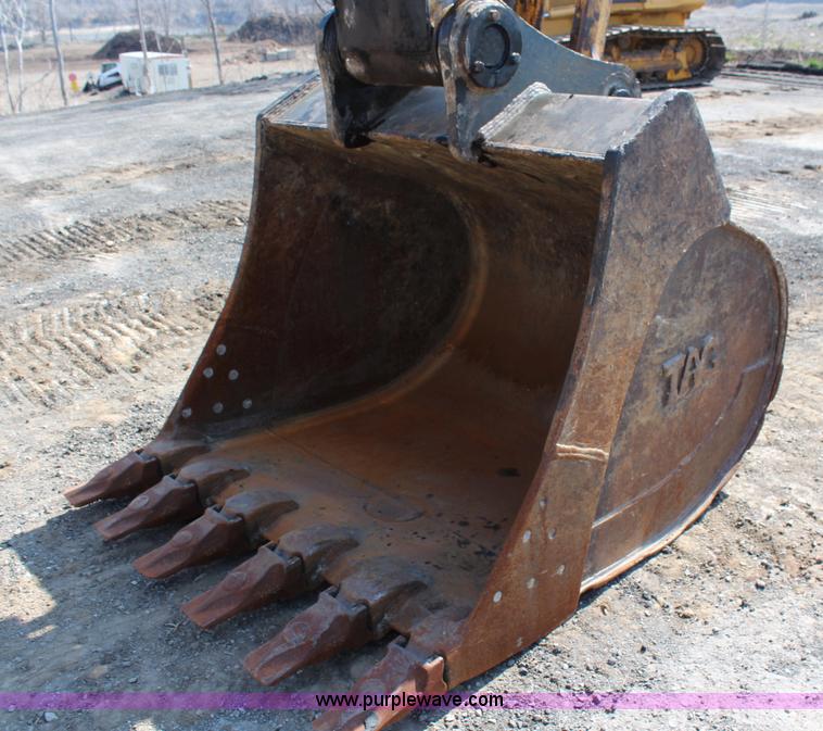 image for item G5426 2004 John Deere 330C LC excavator
