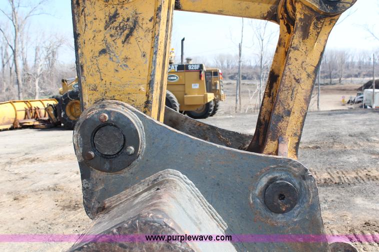 image for item G5426 2004 John Deere 330C LC excavator