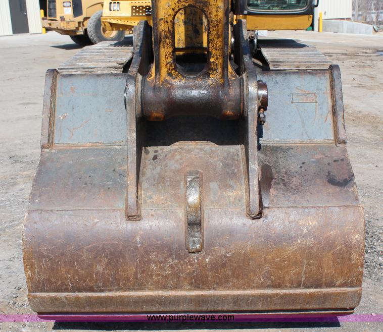 image for item G5426 2004 John Deere 330C LC excavator