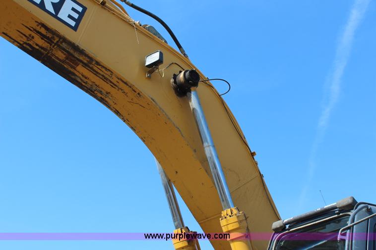 image for item G5426 2004 John Deere 330C LC excavator