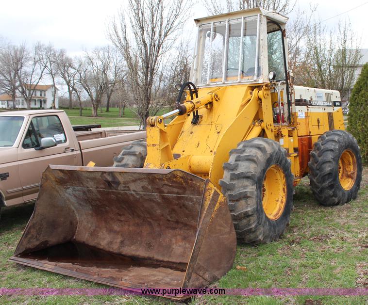image for item G5437 International 510 wheel loader