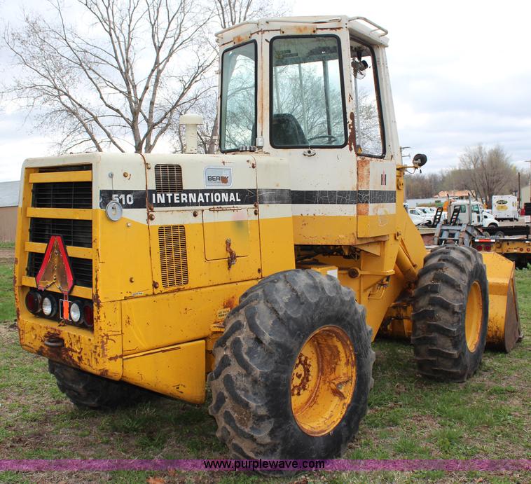 image for item G5437 International 510 wheel loader