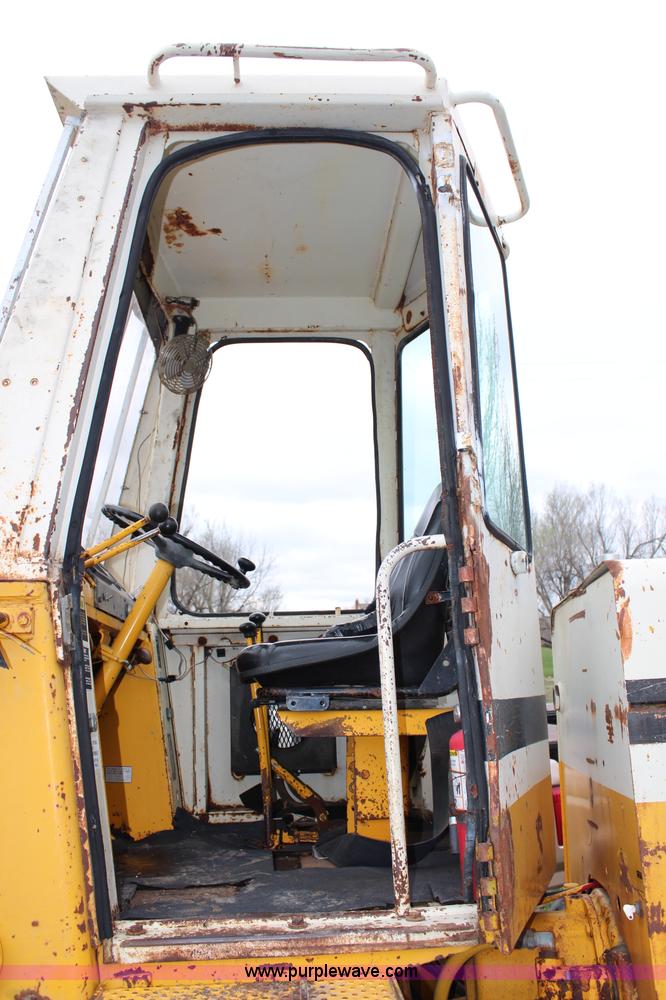 image for item G5437 International 510 wheel loader