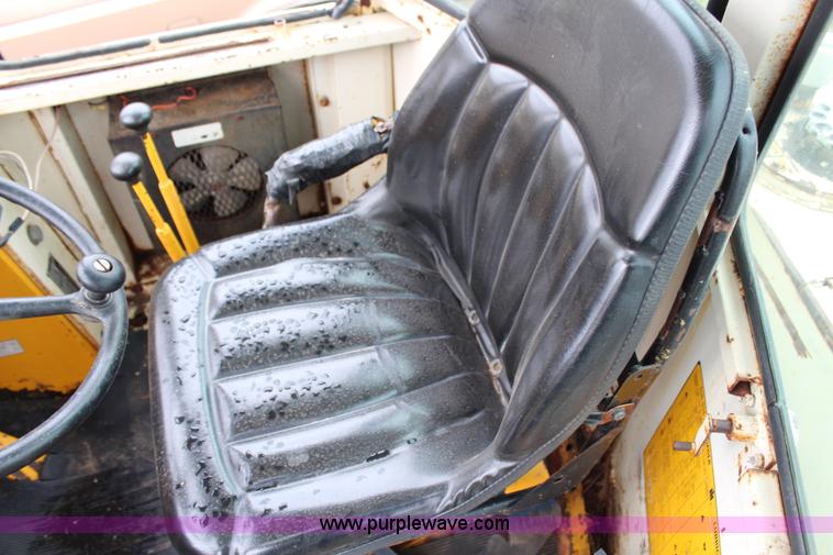 image for item G5437 International 510 wheel loader