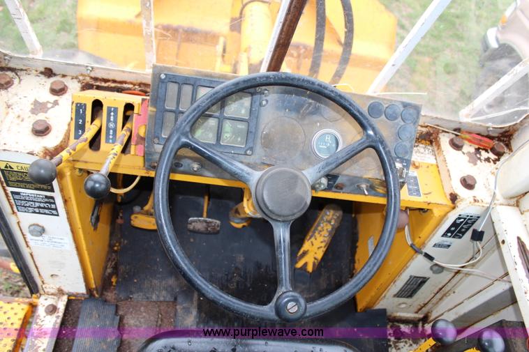 image for item G5437 International 510 wheel loader