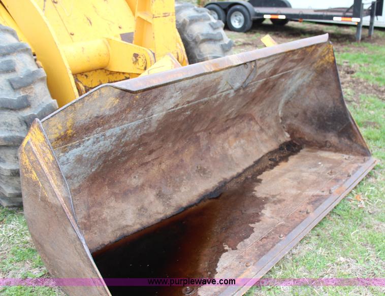 image for item G5437 International 510 wheel loader