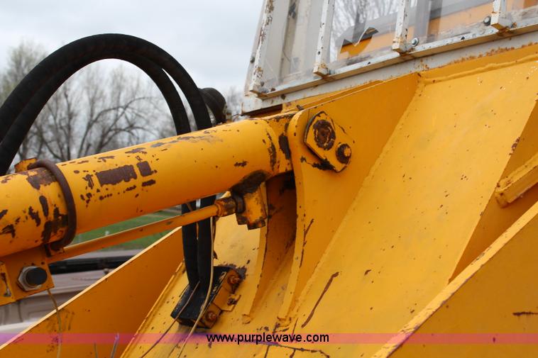 image for item G5437 International 510 wheel loader