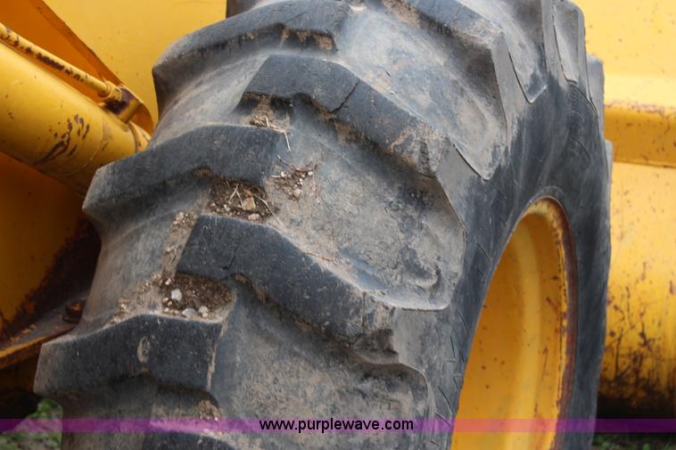 image for item G5437 International 510 wheel loader