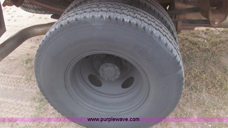 image for item G5683 2004 Ford F350 XL Crew Cab flatbed truck