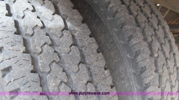 image for item G5683 2004 Ford F350 XL Crew Cab flatbed truck