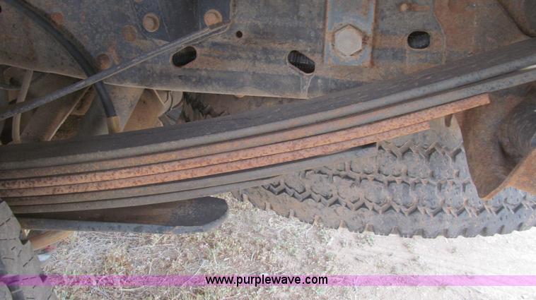 image for item G5683 2004 Ford F350 XL Crew Cab flatbed truck