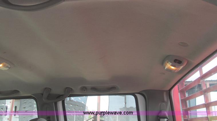 image for item G5683 2004 Ford F350 XL Crew Cab flatbed truck