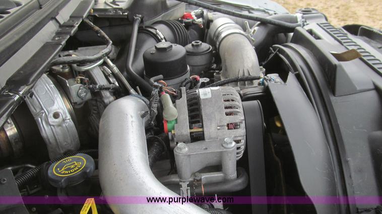 image for item G5683 2004 Ford F350 XL Crew Cab flatbed truck