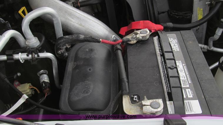 image for item G5683 2004 Ford F350 XL Crew Cab flatbed truck