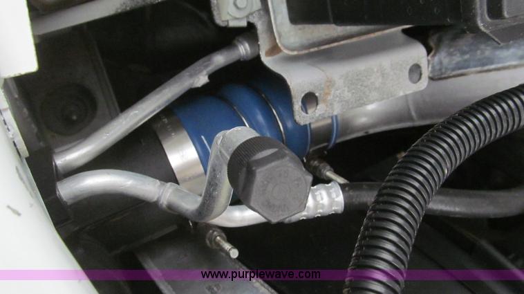 image for item G5683 2004 Ford F350 XL Crew Cab flatbed truck