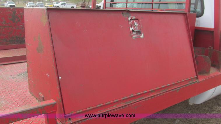 image for item G5684 2004 Ford F350 Crew Cab flatbed truck