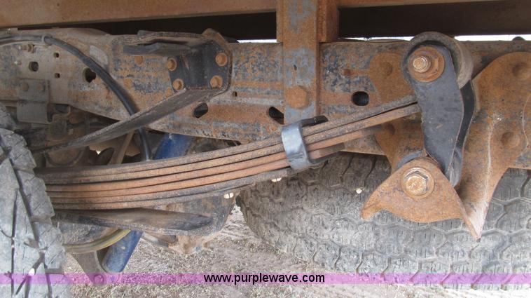 image for item G5684 2004 Ford F350 Crew Cab flatbed truck