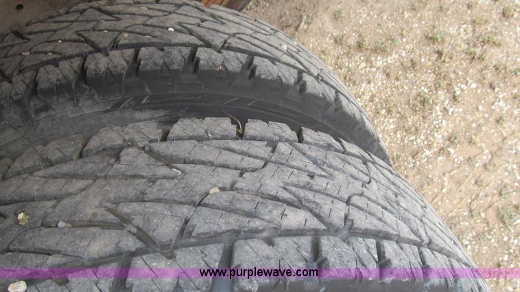 image for item G5684 2004 Ford F350 Crew Cab flatbed truck