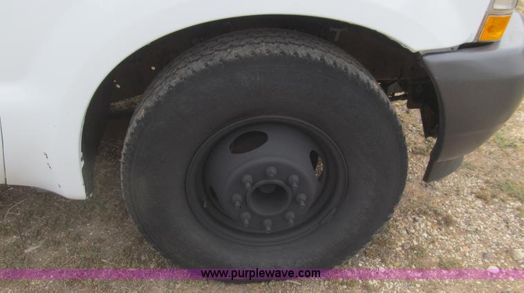 image for item G5684 2004 Ford F350 Crew Cab flatbed truck