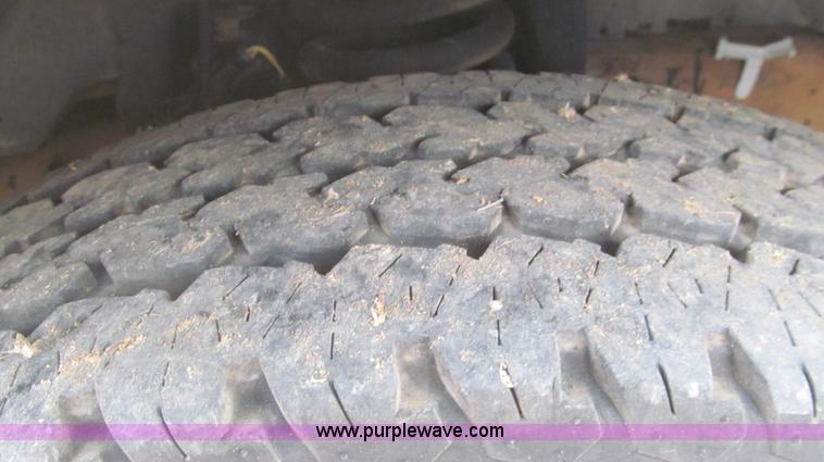 image for item G5684 2004 Ford F350 Crew Cab flatbed truck