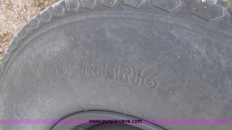 image for item G5684 2004 Ford F350 Crew Cab flatbed truck